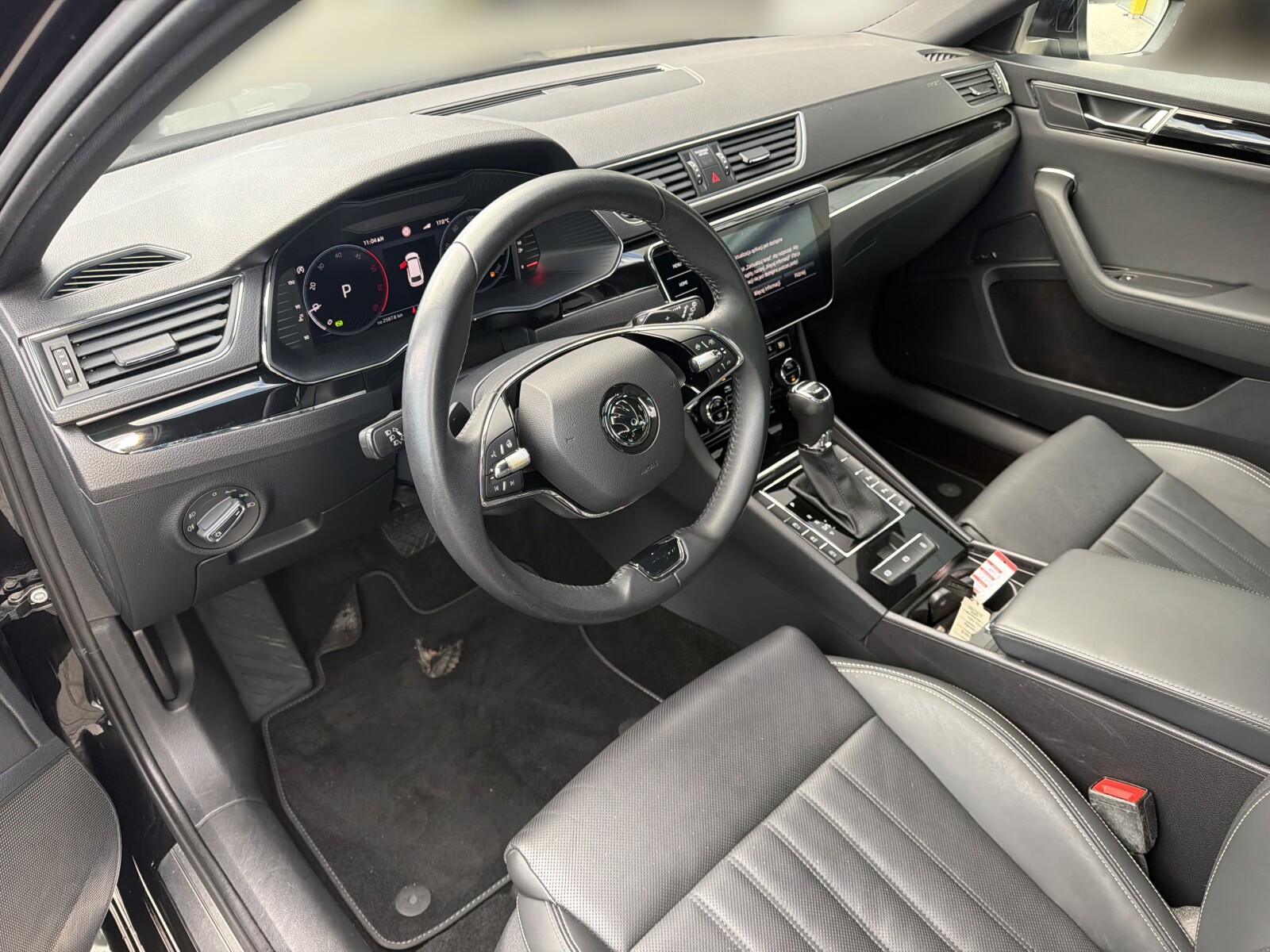 Škoda Superb Combi - zdjęcie 9