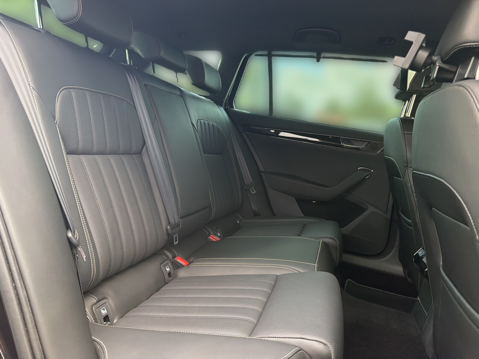 Škoda Superb Combi - zdjęcie 17
