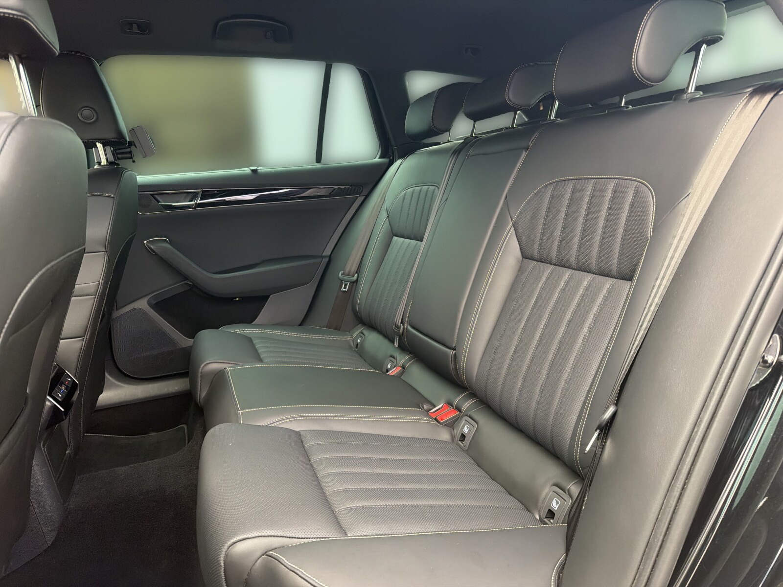 Škoda Superb Combi - zdjęcie 14