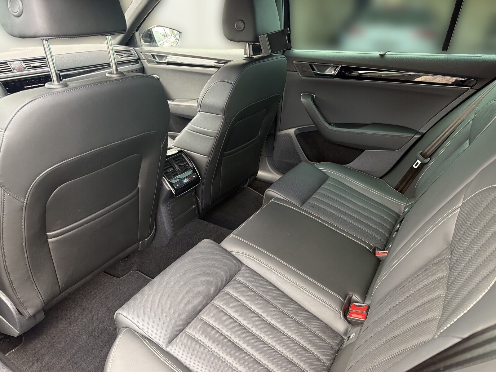 Škoda Superb Combi - zdjęcie 13