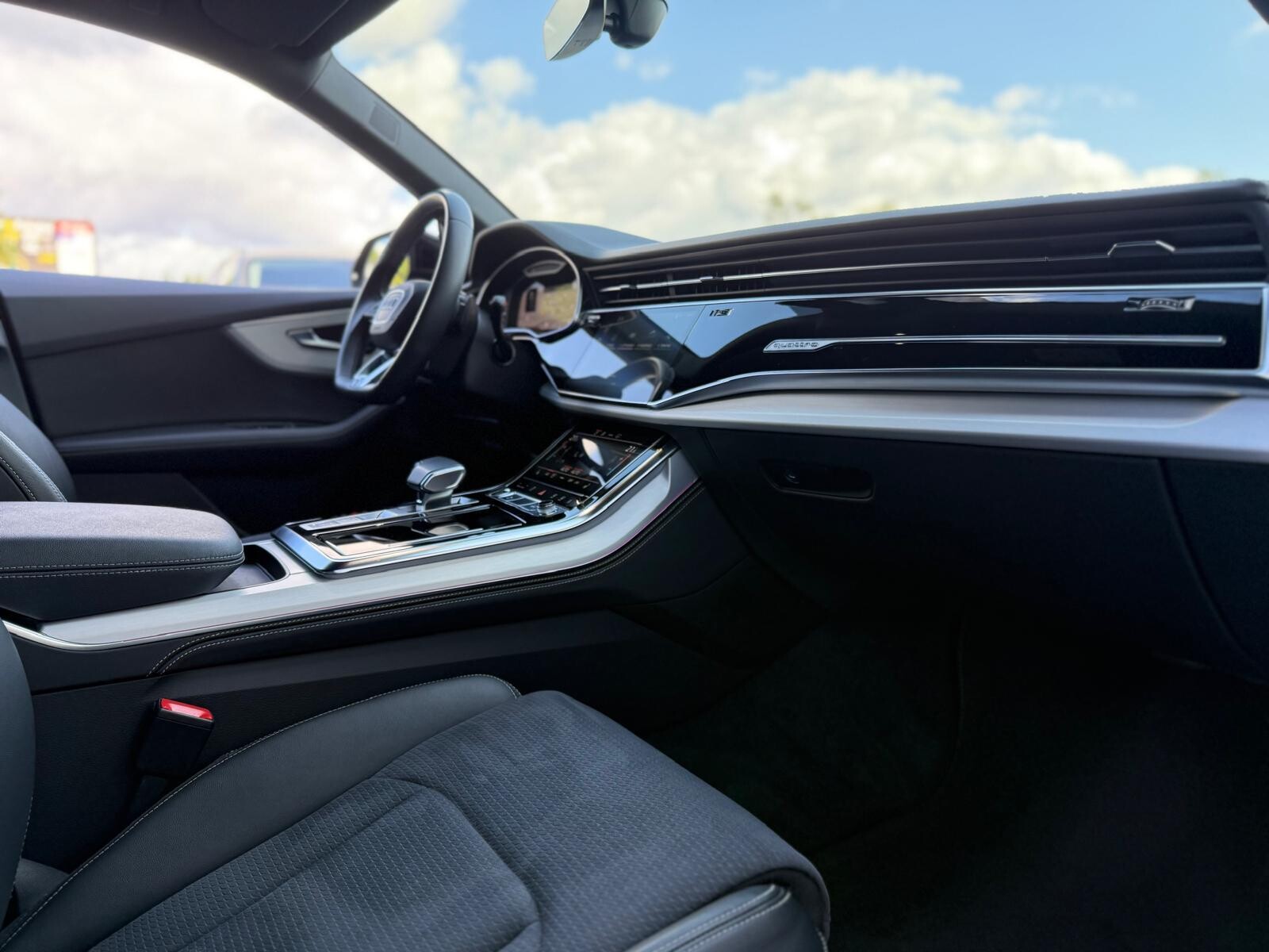 Audi Q8 - zdjęcie 23