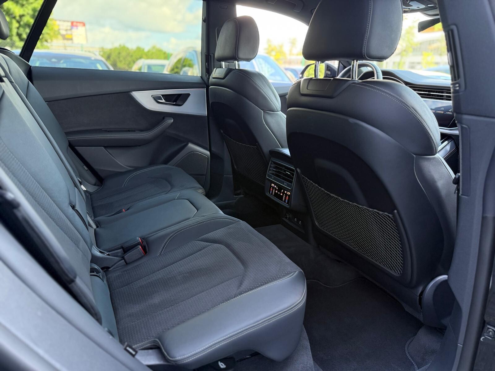 Audi Q8 - zdjęcie 22