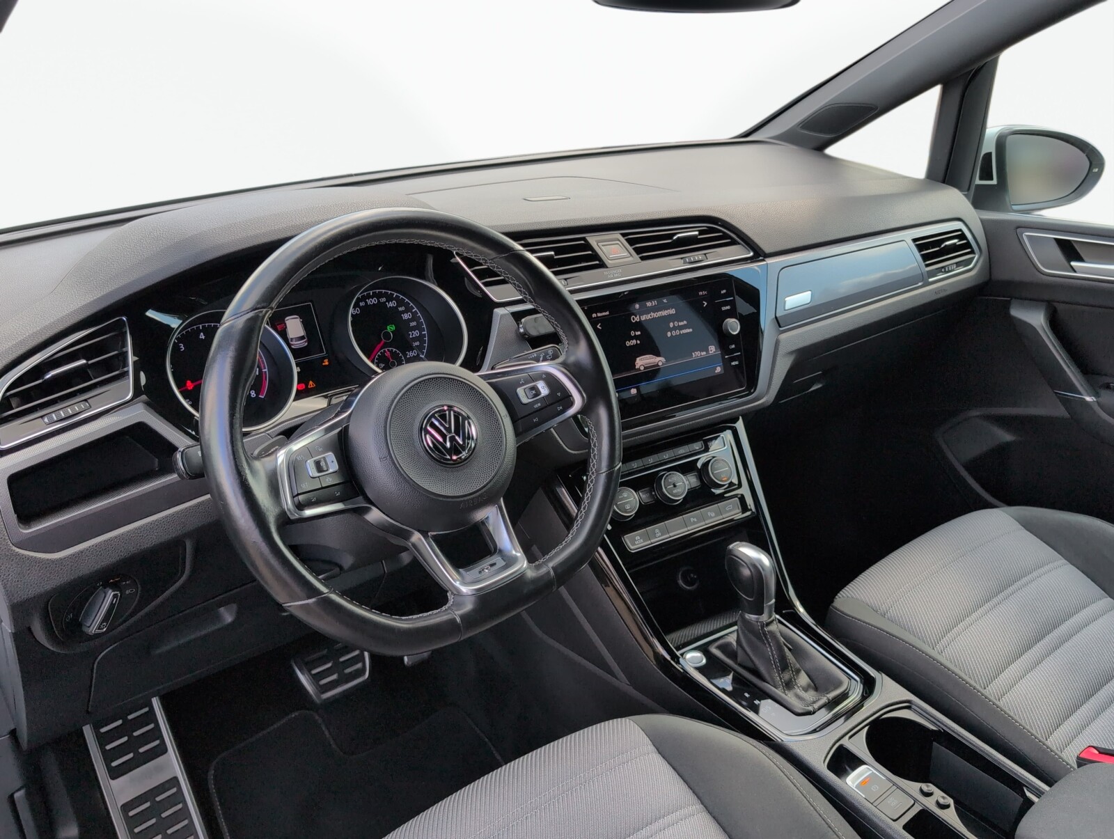 Volkswagen Touran - zdjęcie 18