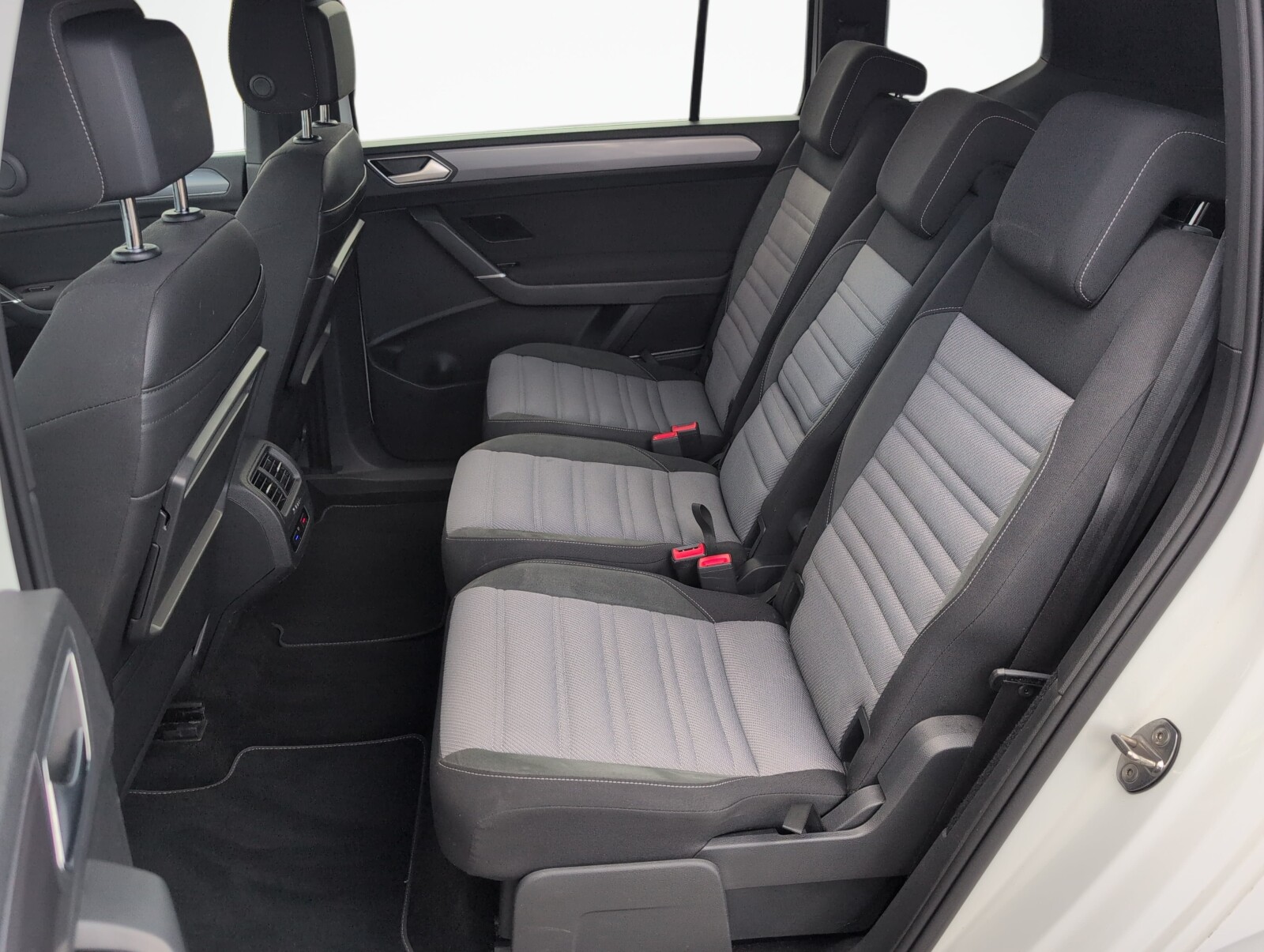 Volkswagen Touran - zdjęcie 11
