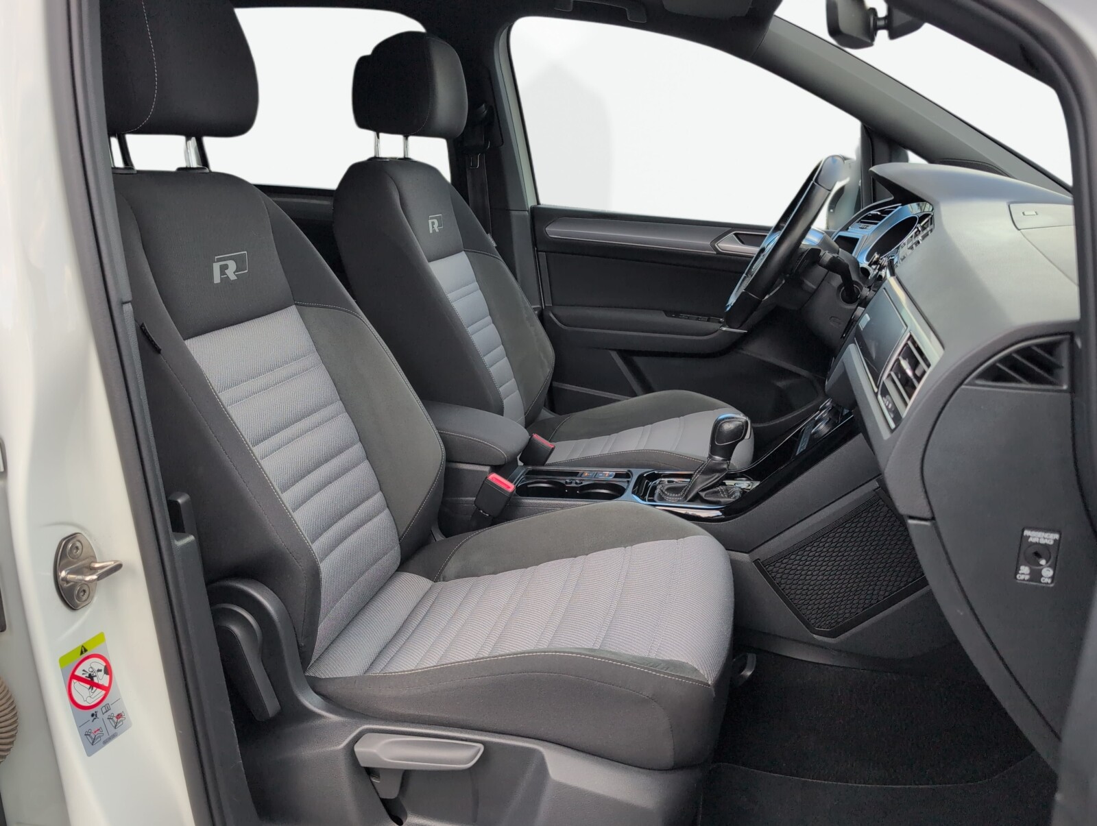 Volkswagen Touran - zdjęcie 15