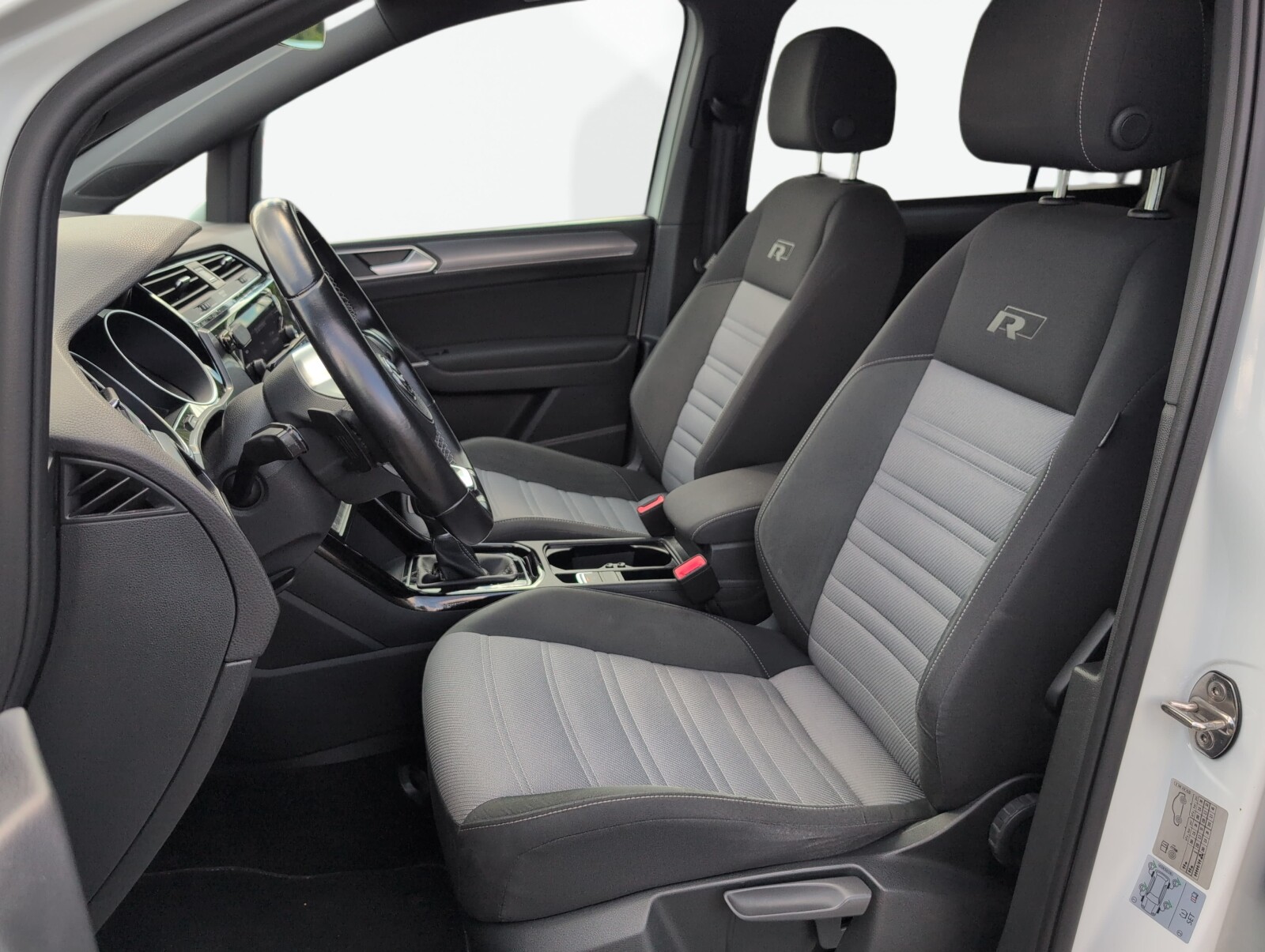 Volkswagen Touran - zdjęcie 17