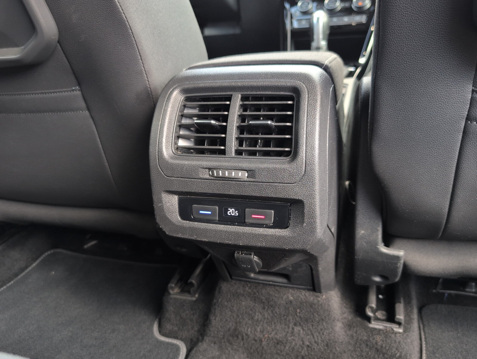 Volkswagen Touran - zdjęcie 13
