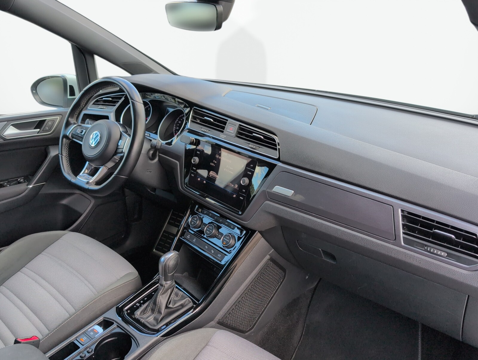 Volkswagen Touran - zdjęcie 16