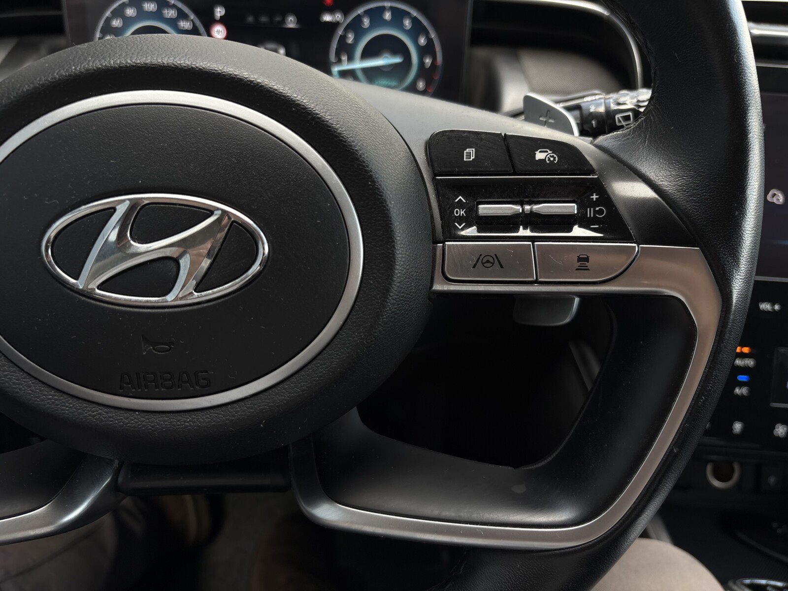 Hyundai Tucson - zdjęcie 16