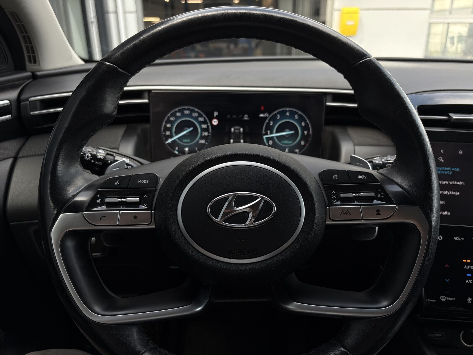 Hyundai Tucson - zdjęcie 13