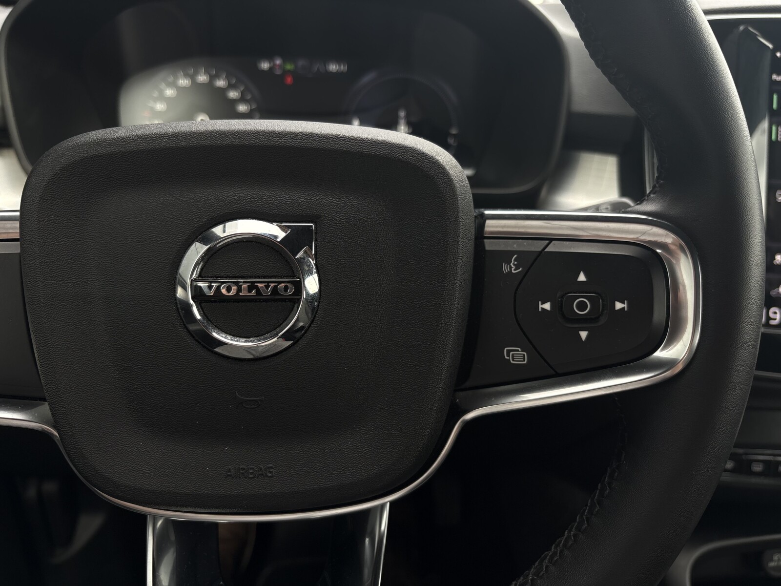 Volvo XC 40 - zdjęcie 18
