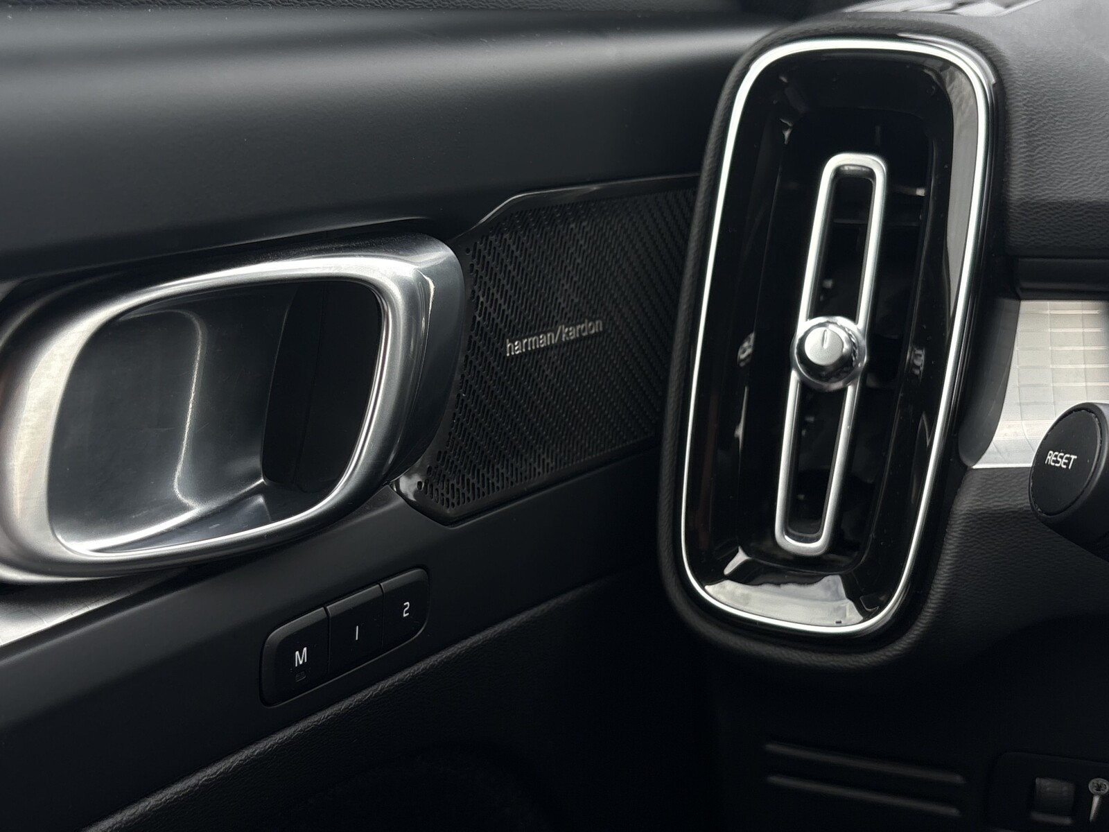 Volvo XC 40 - zdjęcie 11