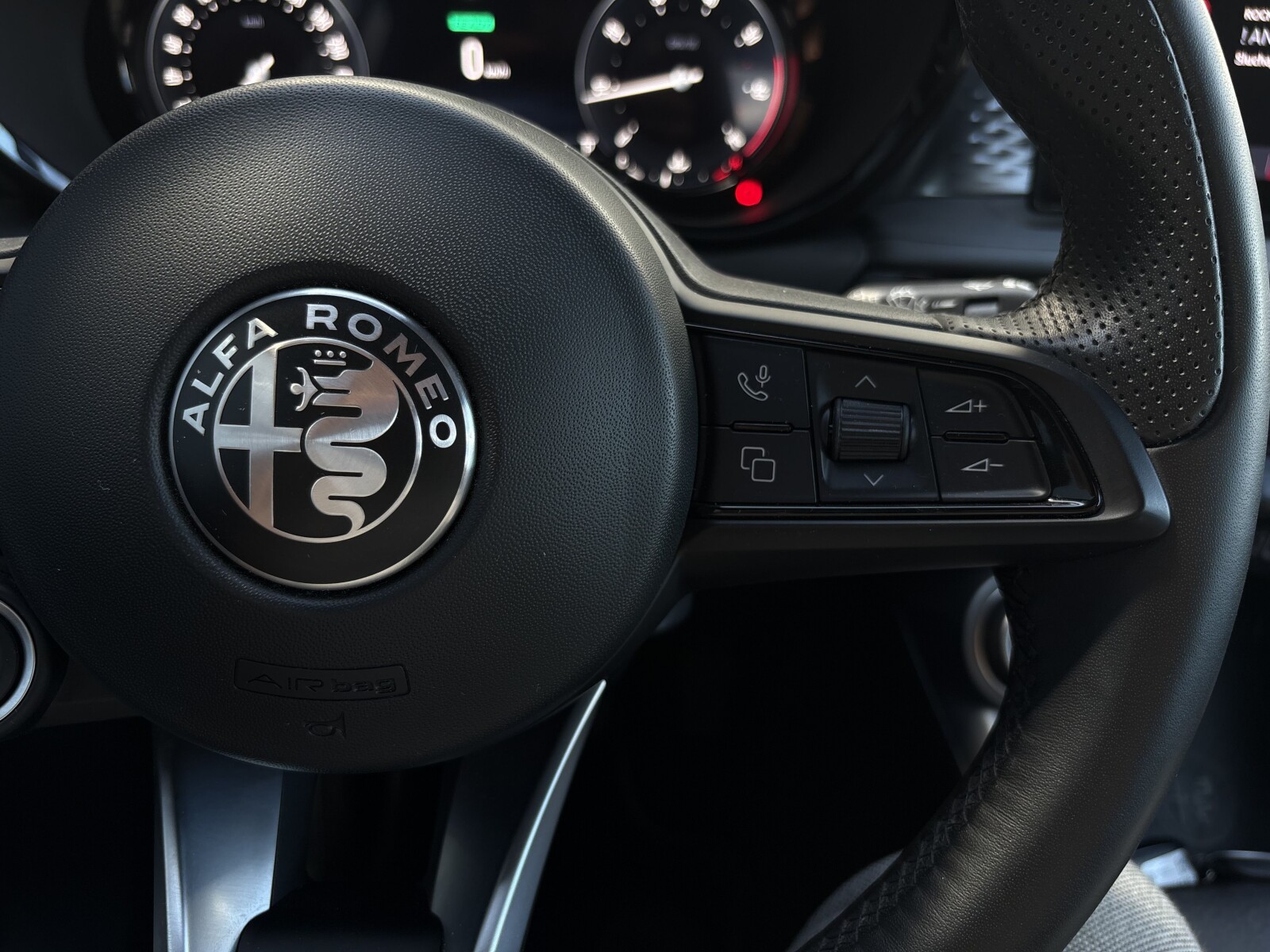 Alfa Romeo Tonale - zdjęcie 17