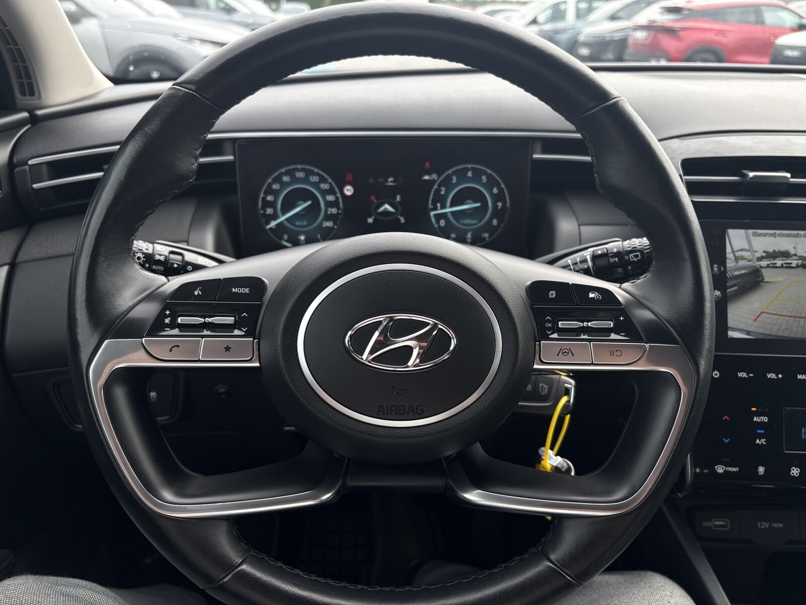 Hyundai Tucson - zdjęcie 13