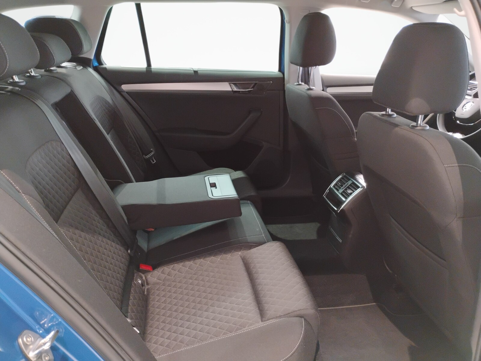Škoda Superb Combi - zdjęcie 13