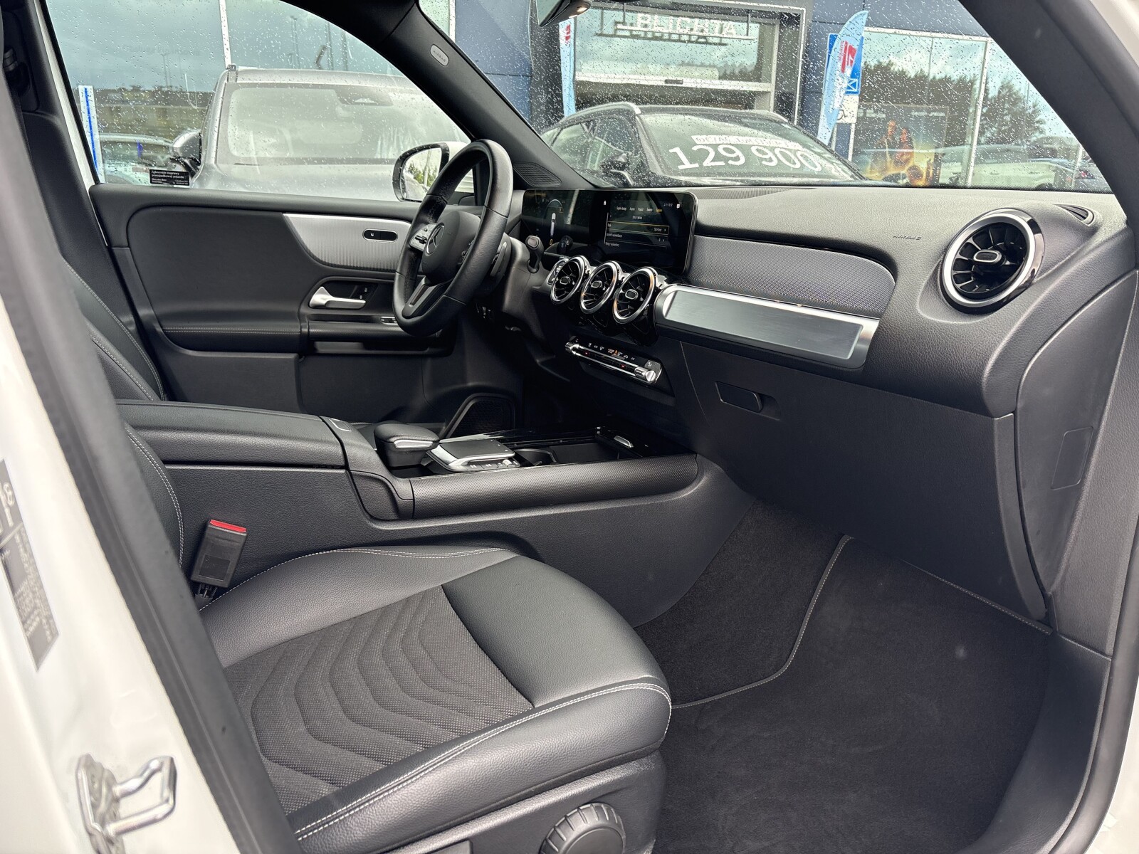 Mercedes-Benz GLB 200 - zdjęcie 9