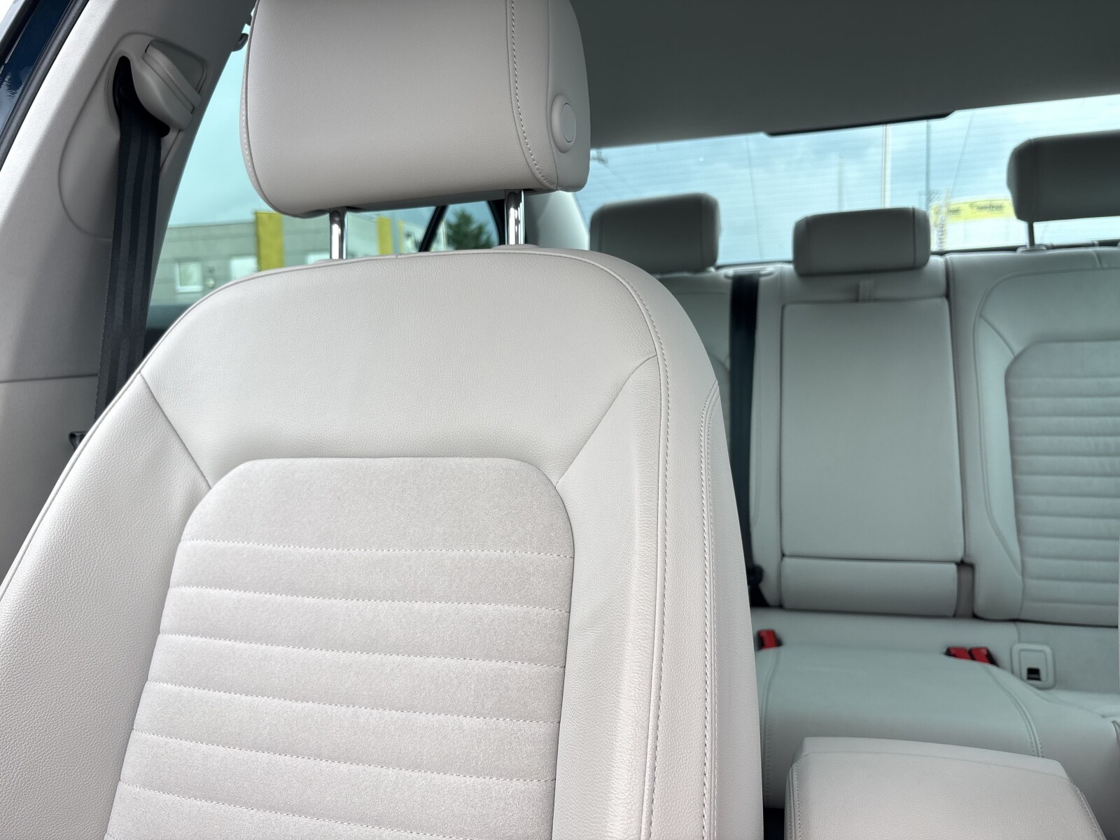 Volkswagen Passat - zdjęcie 15
