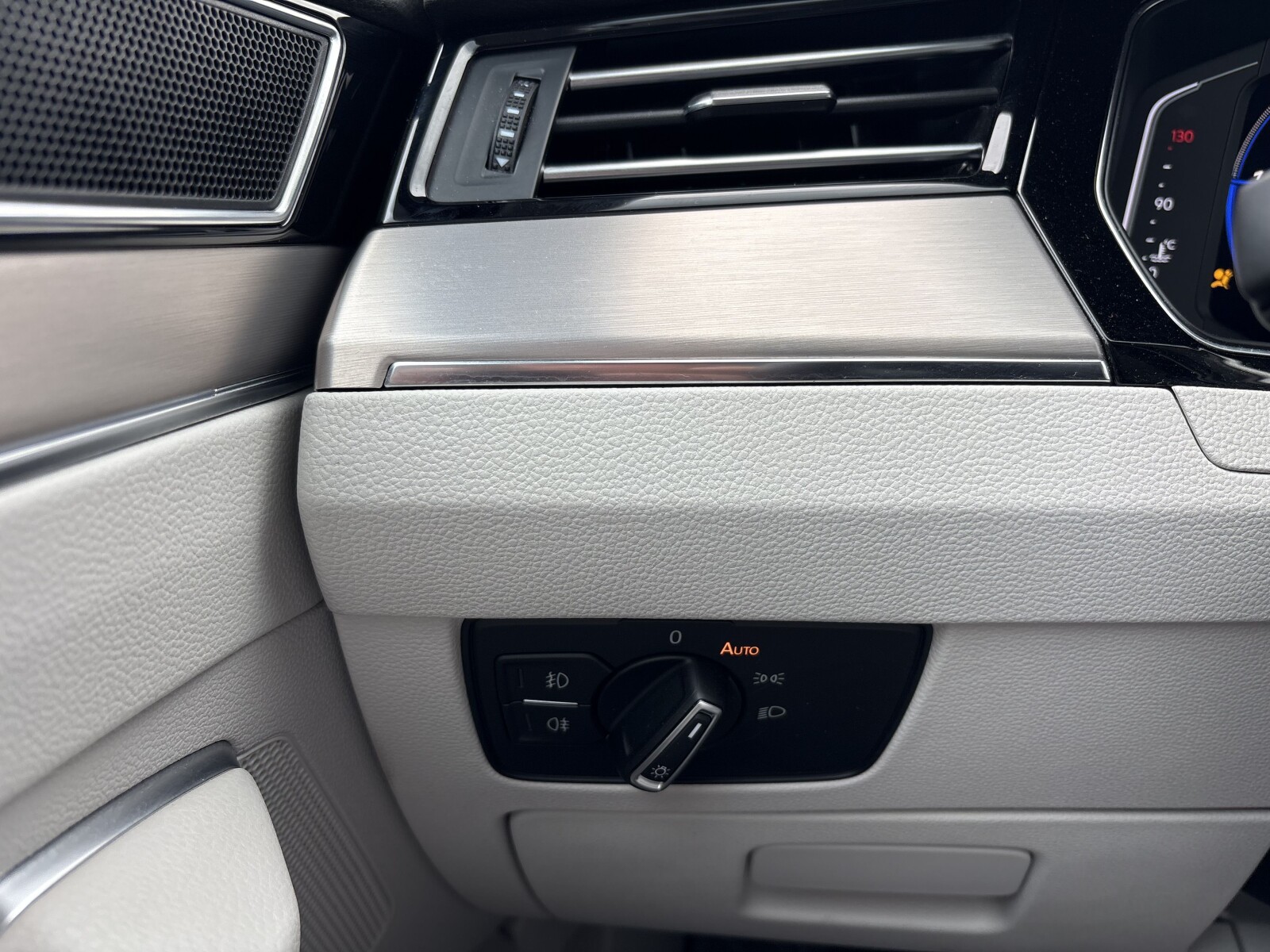 Volkswagen Passat - zdjęcie 11