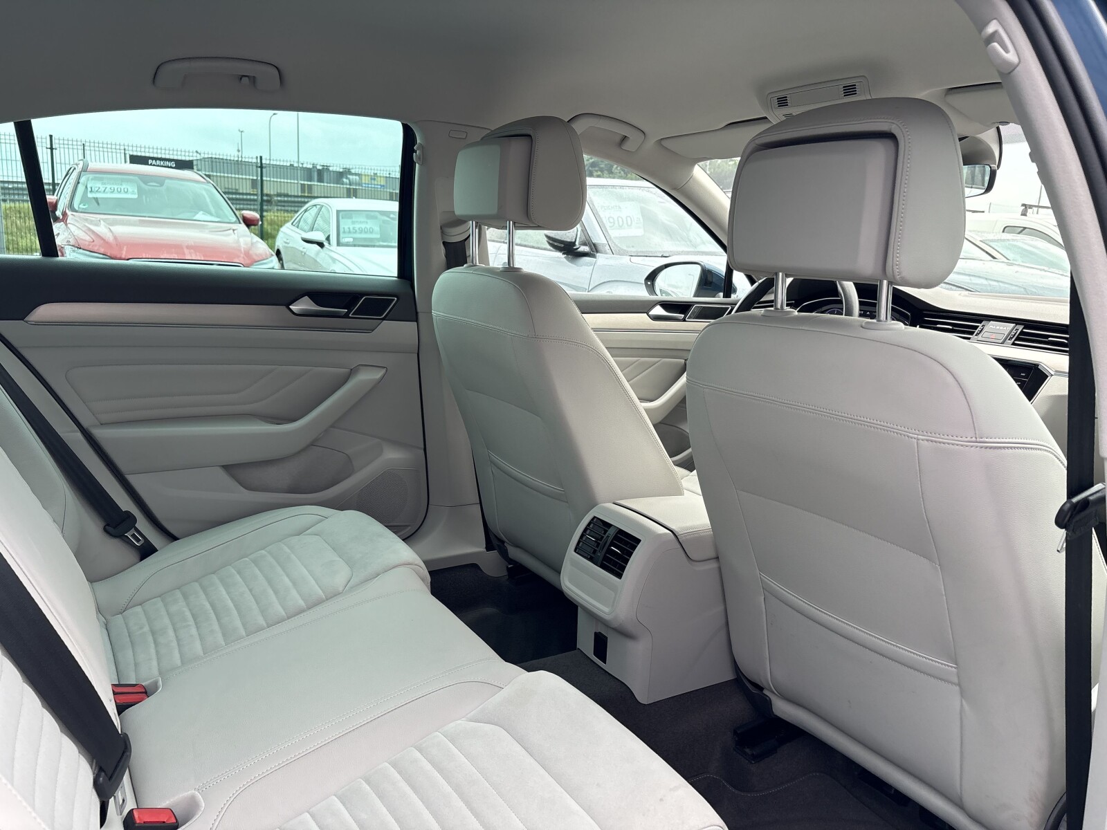 Volkswagen Passat - zdjęcie 36