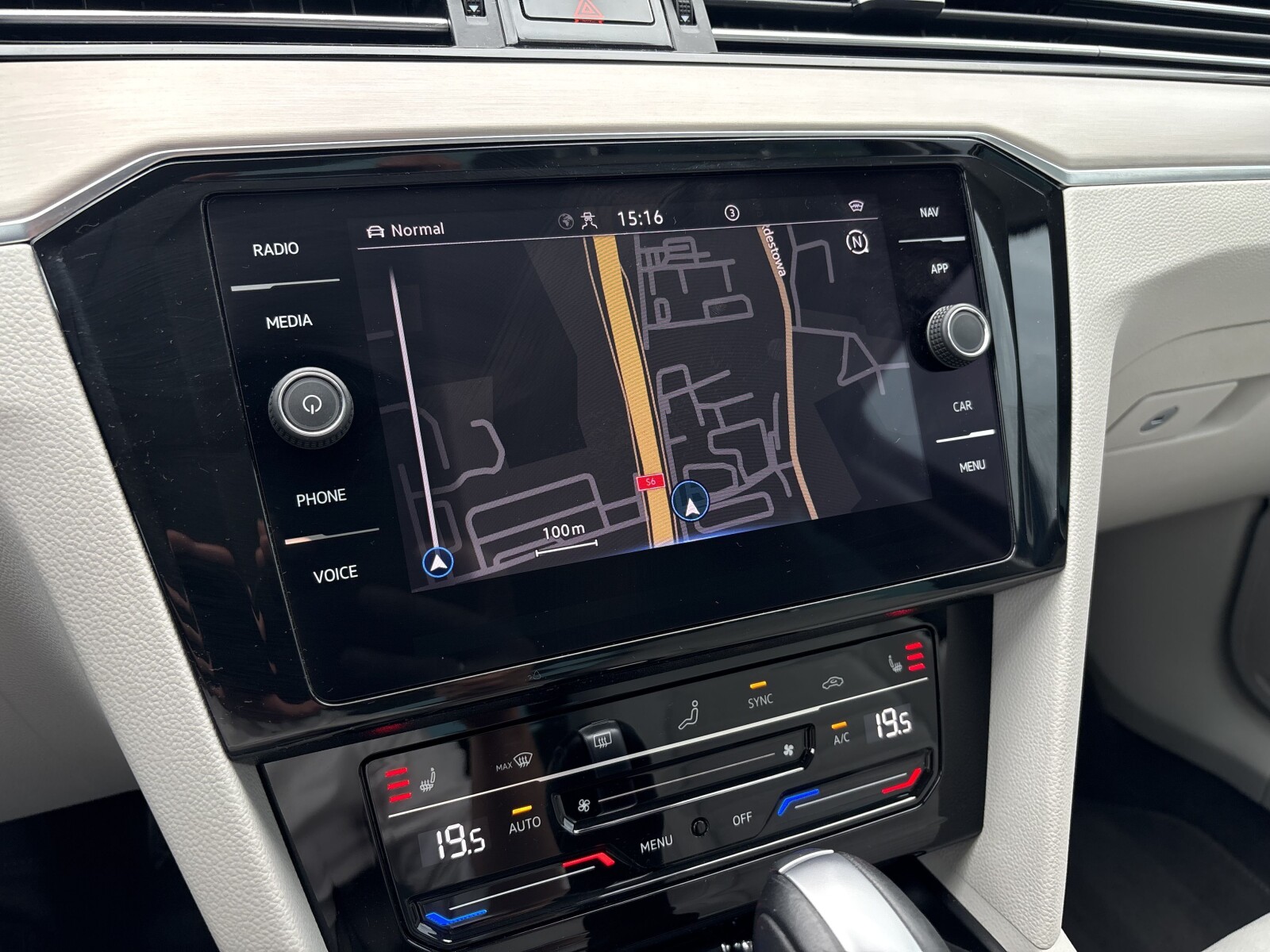 Volkswagen Passat - zdjęcie 25