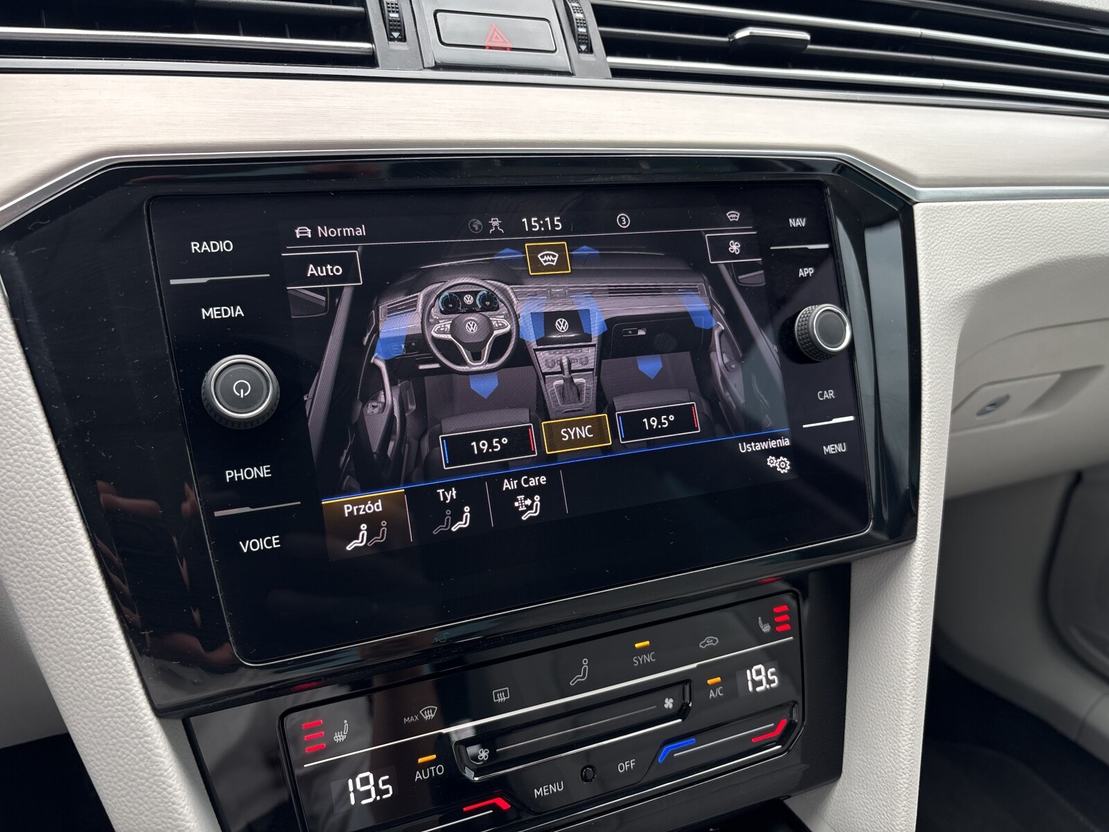 Volkswagen Passat - zdjęcie 23