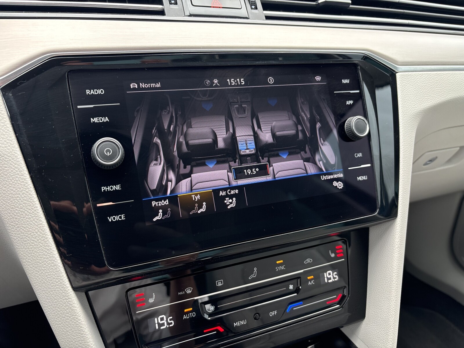 Volkswagen Passat - zdjęcie 24
