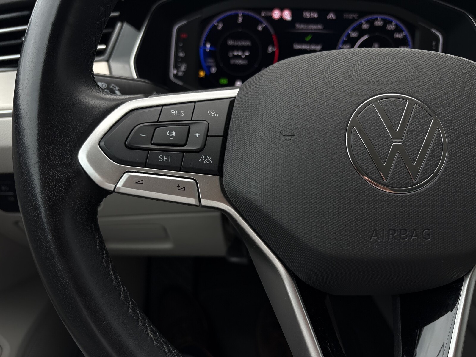 Volkswagen Passat - zdjęcie 20