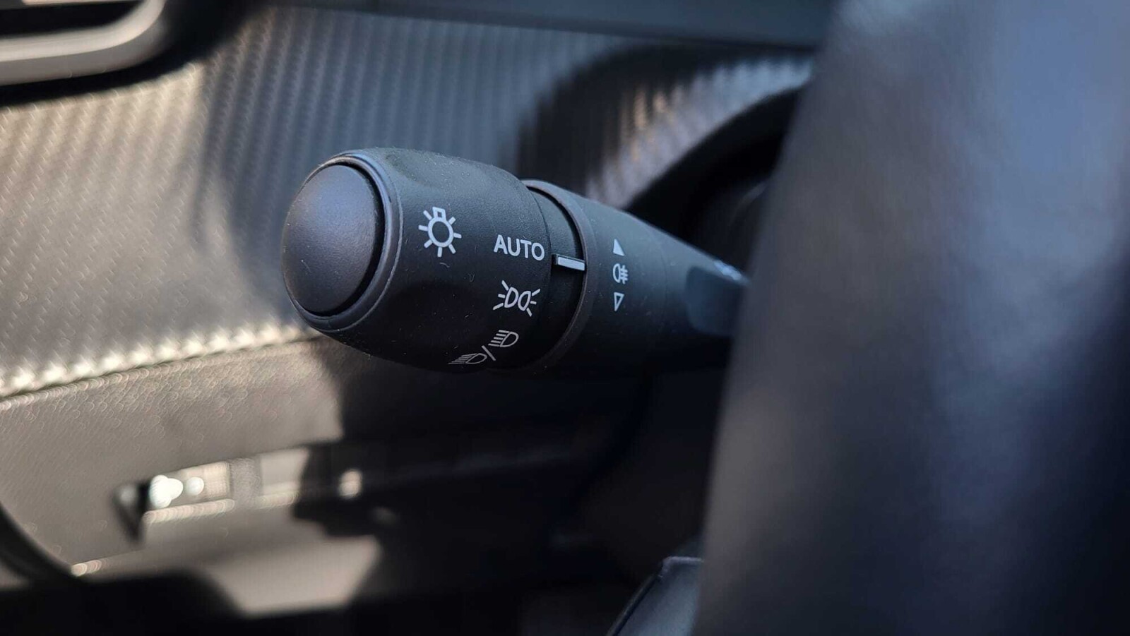 Peugeot 2008 - zdjęcie 19
