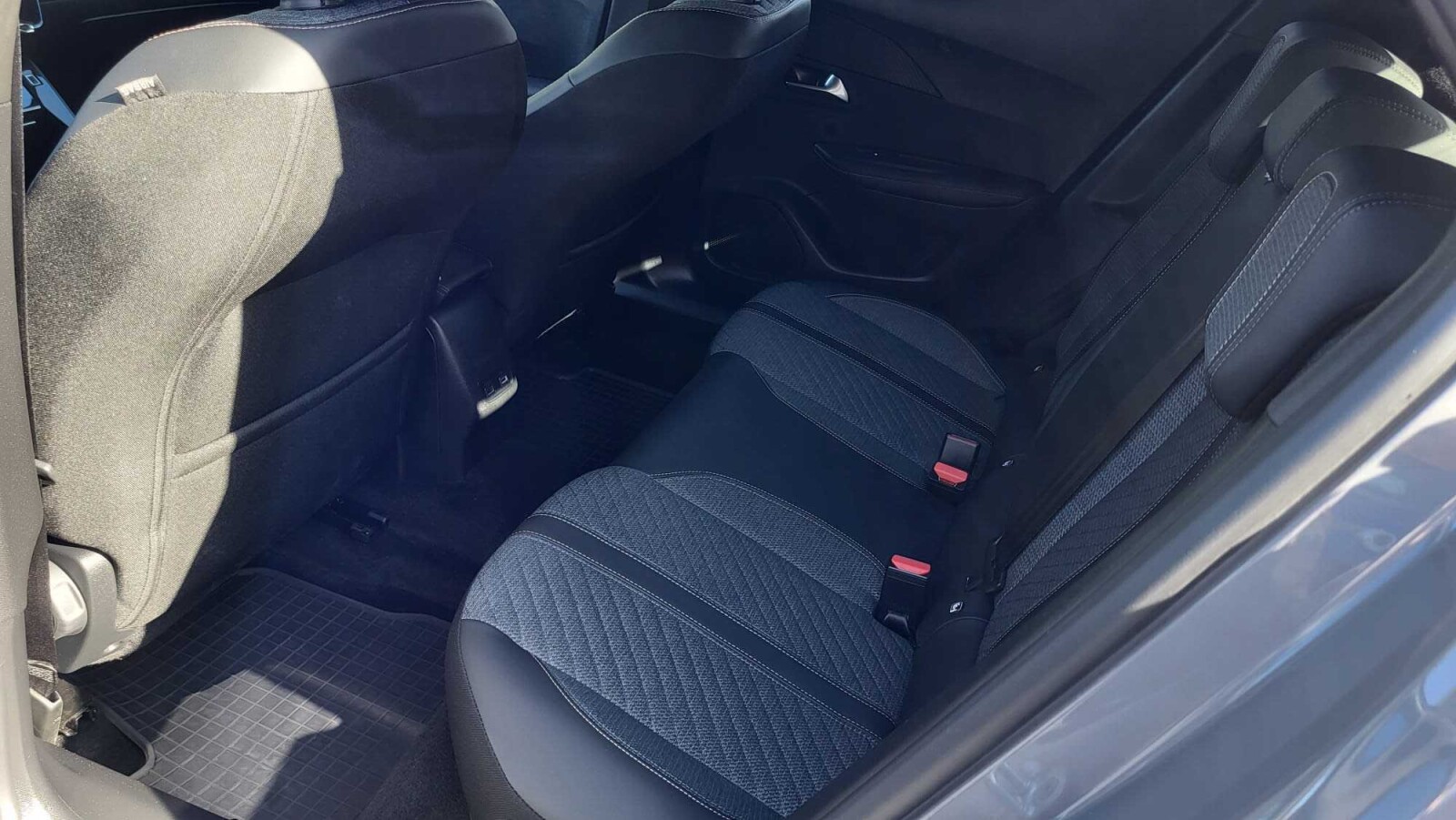 Peugeot 2008 - zdjęcie 11