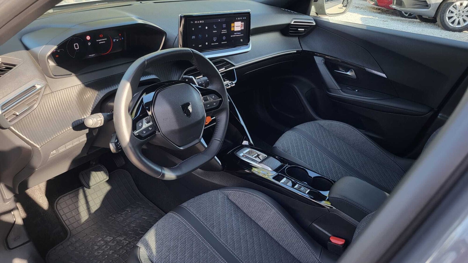 Peugeot 2008 - zdjęcie 9
