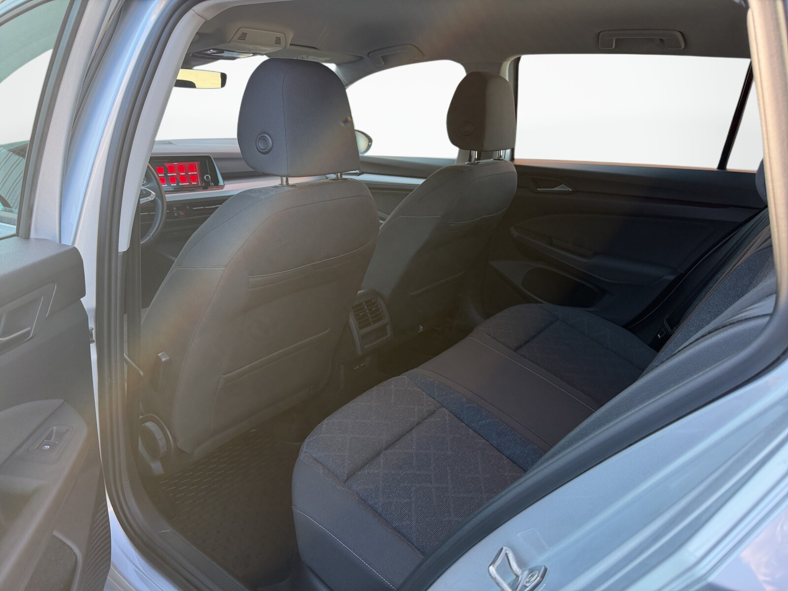 Volkswagen Golf - zdjęcie 29