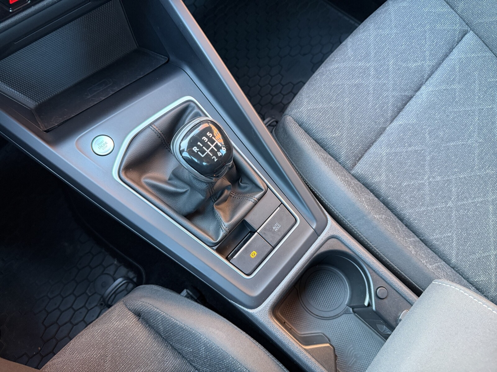 Volkswagen Golf - zdjęcie 18