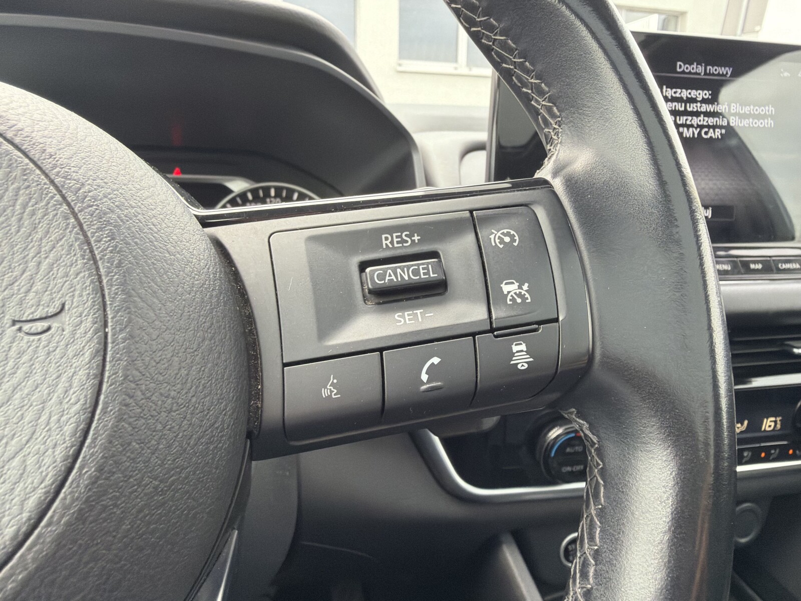 Nissan Qashqai - zdjęcie 24