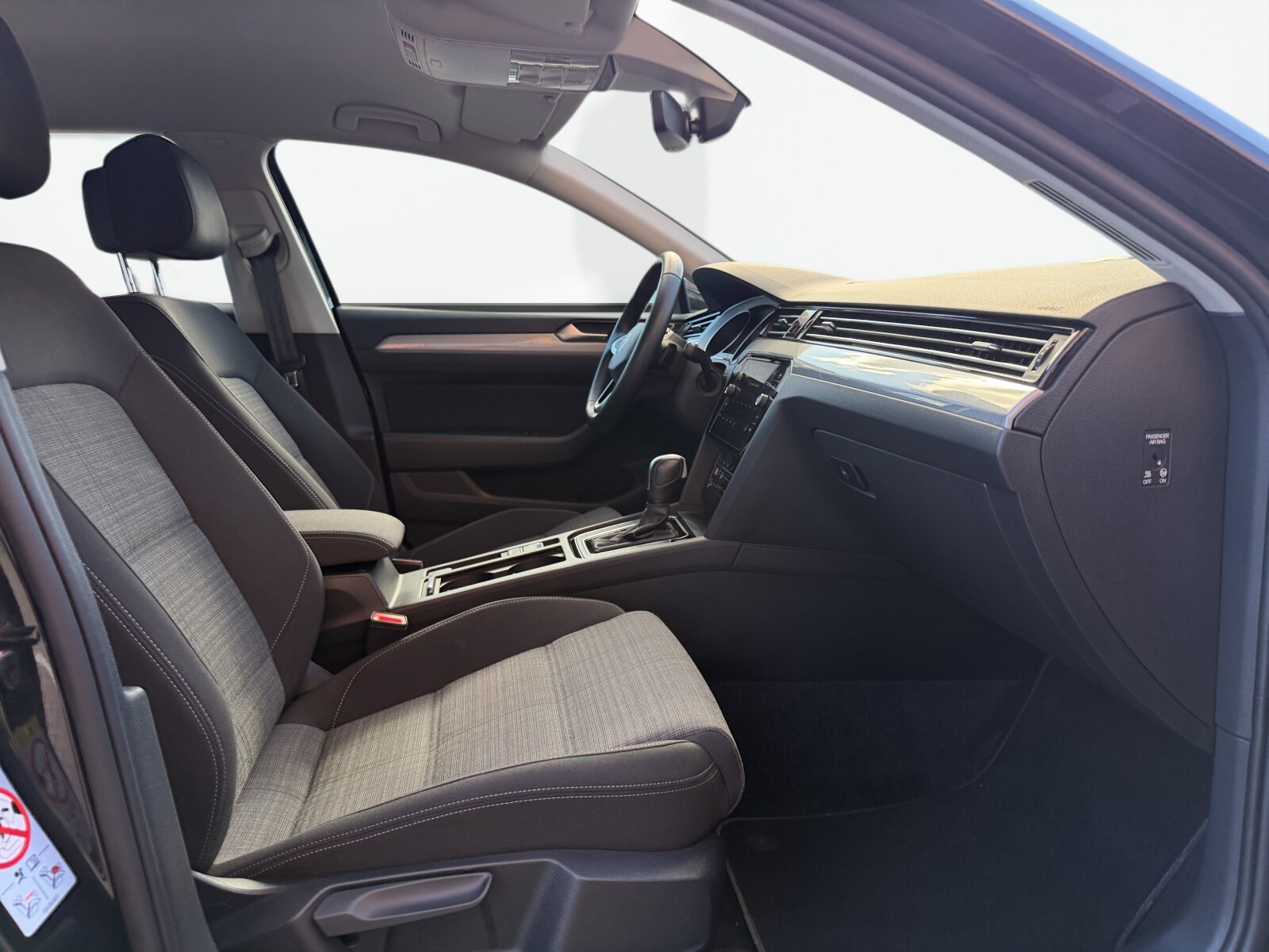 Volkswagen Passat - zdjęcie 35