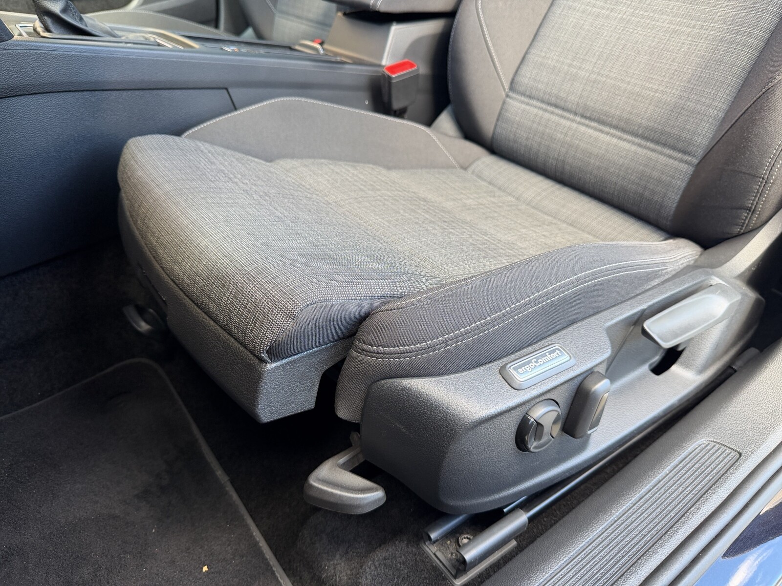 Volkswagen Passat - zdjęcie 12