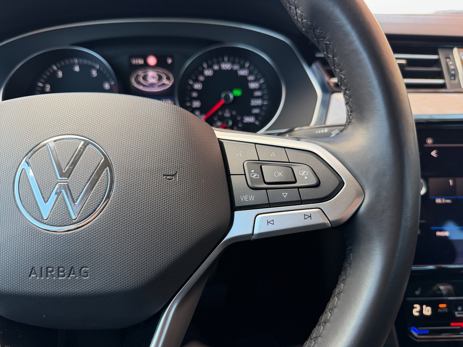 Volkswagen Passat - zdjęcie 16