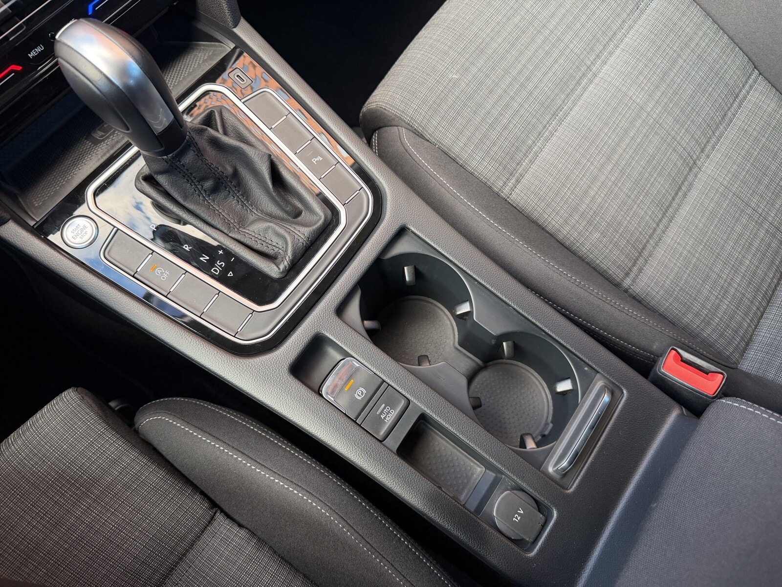 Volkswagen Passat - zdjęcie 19