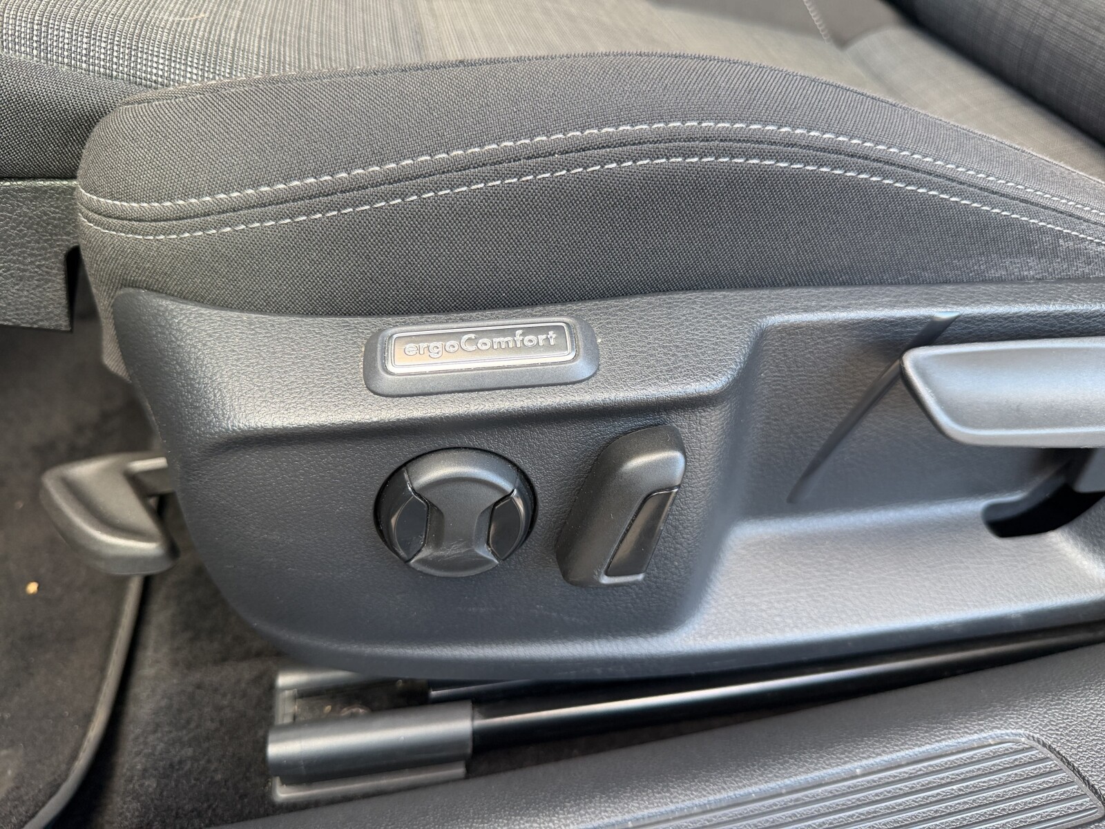 Volkswagen Passat - zdjęcie 13