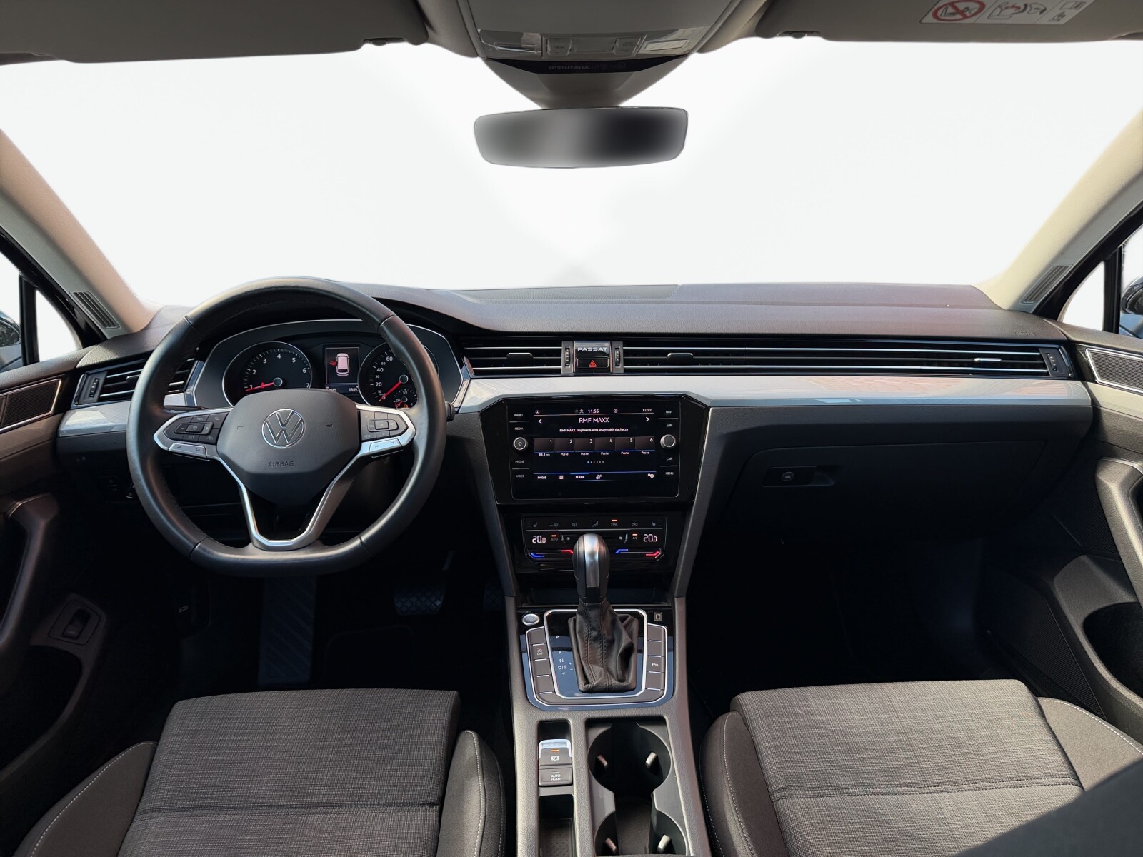 Volkswagen Passat - zdjęcie 32