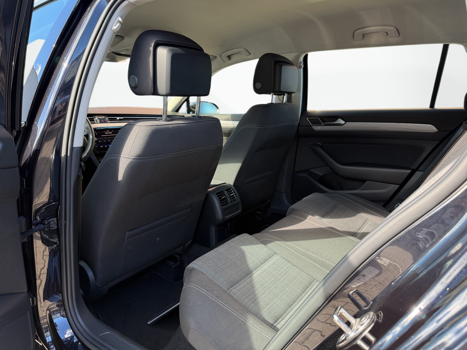 Volkswagen Passat - zdjęcie 31