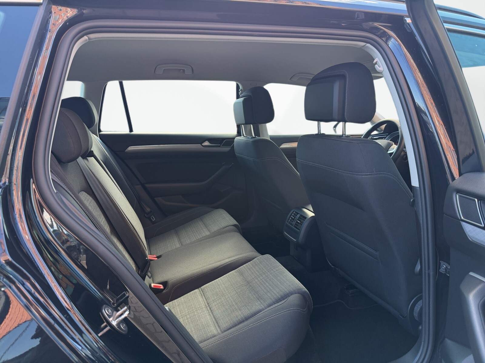 Volkswagen Passat - zdjęcie 34