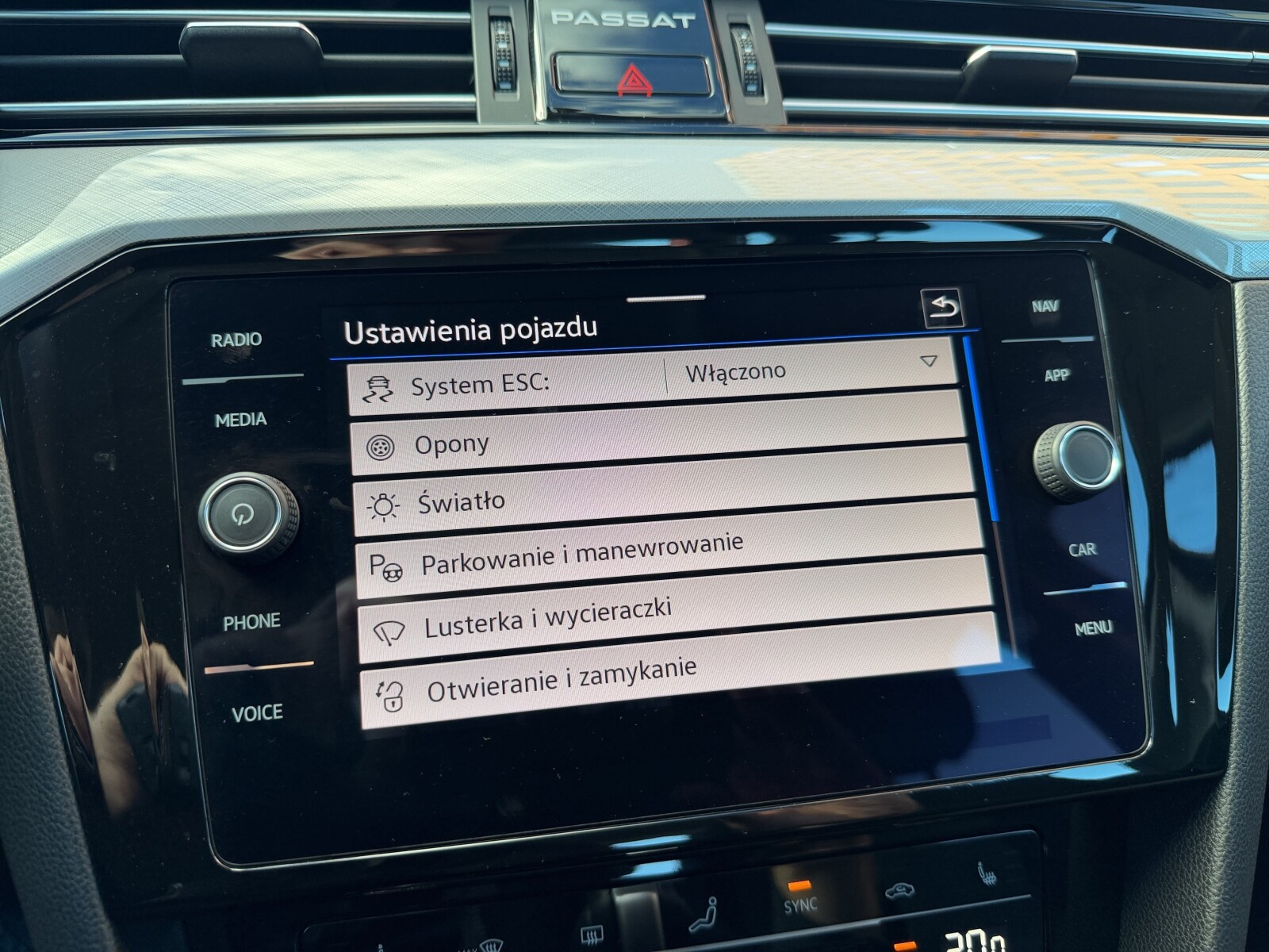 Volkswagen Passat - zdjęcie 26