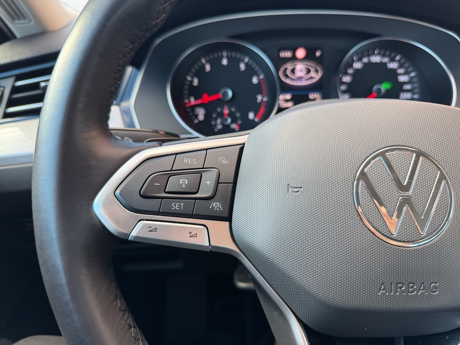 Volkswagen Passat - zdjęcie 15