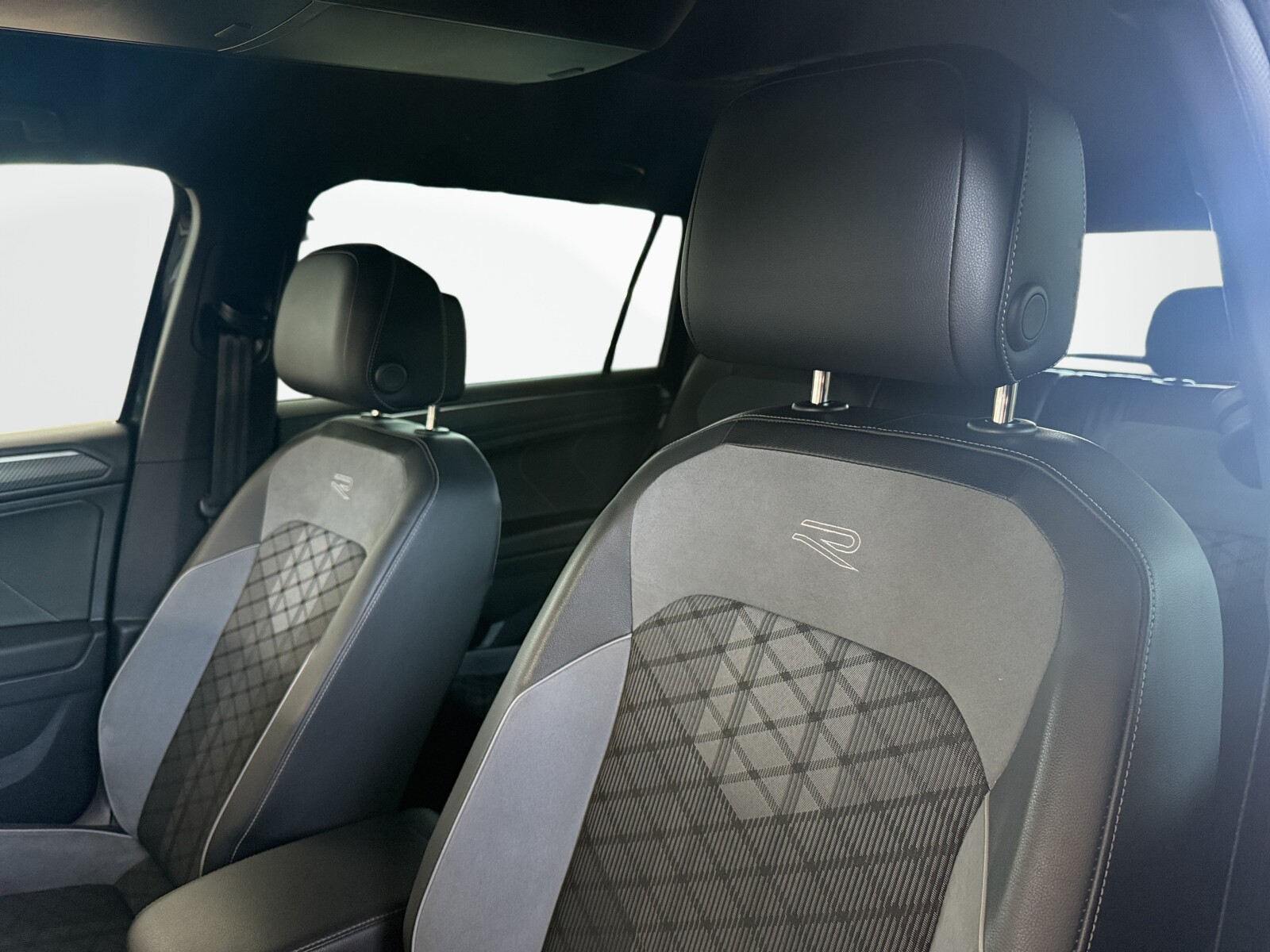 Volkswagen Tiguan Allspace - zdjęcie 11
