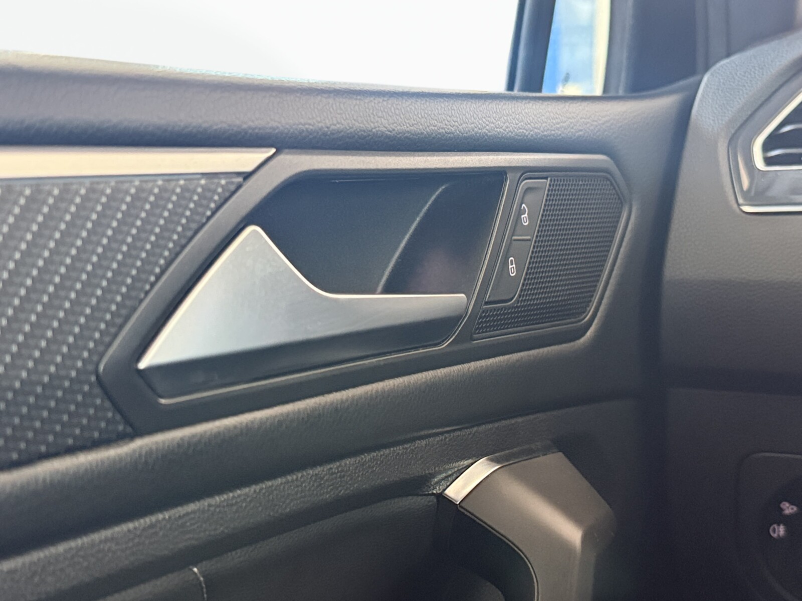 Volkswagen Tiguan Allspace - zdjęcie 35