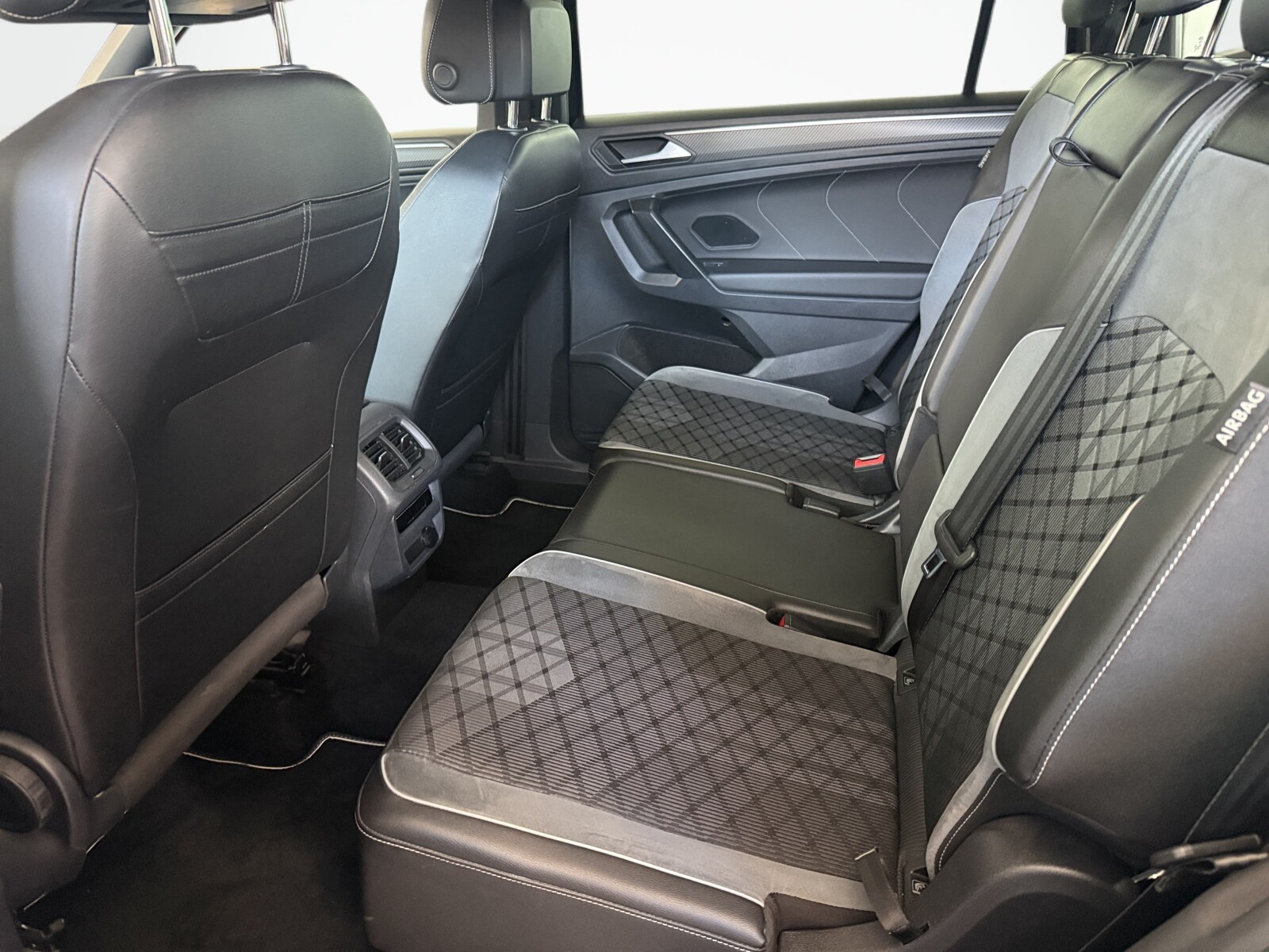 Volkswagen Tiguan Allspace - zdjęcie 24
