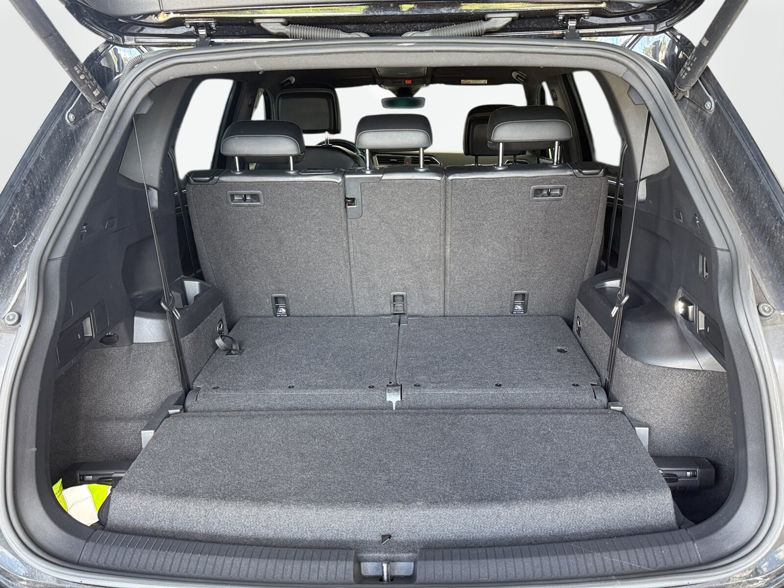 Volkswagen Tiguan Allspace - zdjęcie 36