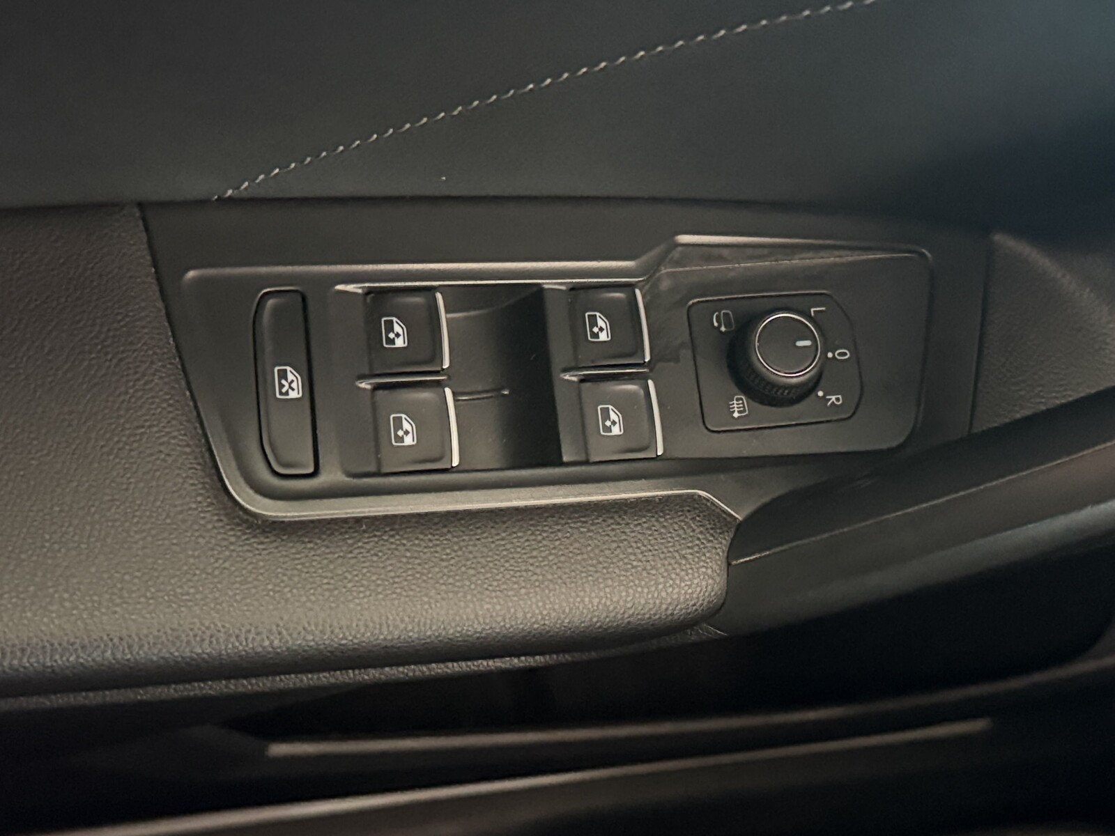 Volkswagen Tiguan Allspace - zdjęcie 33