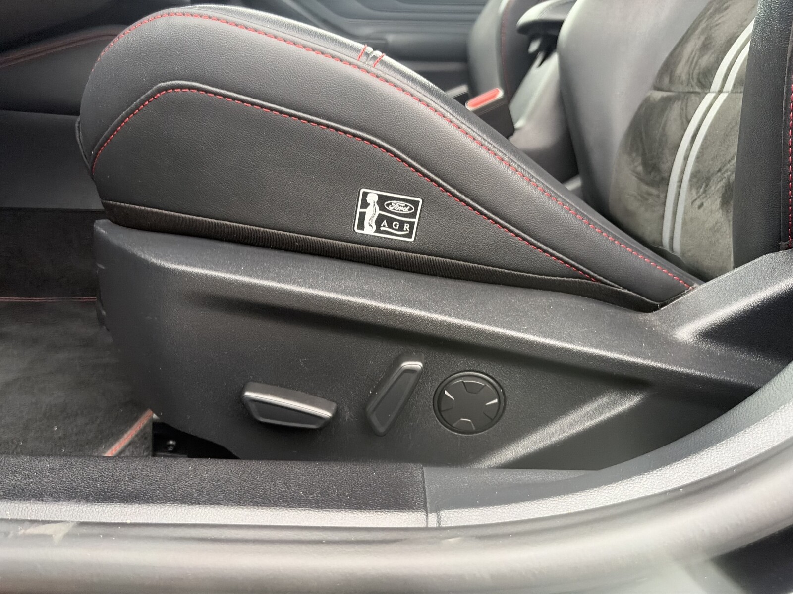 Ford Focus - zdjęcie 20