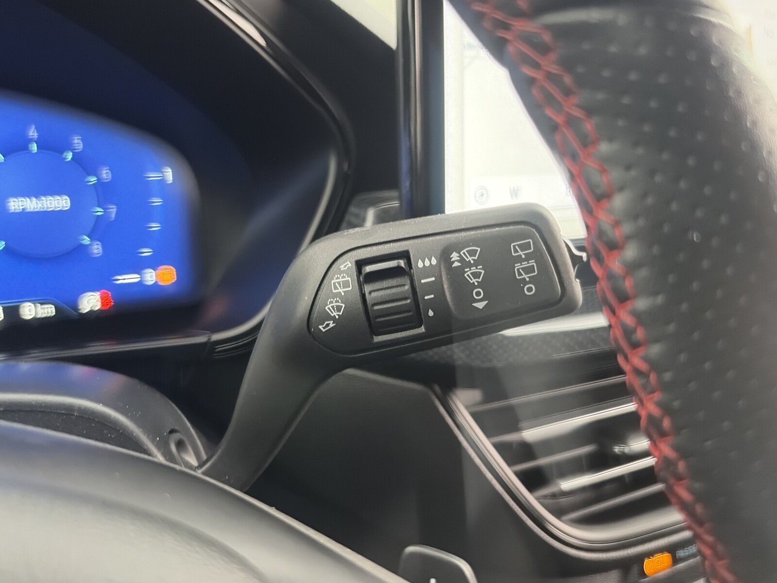 Ford Focus - zdjęcie 35